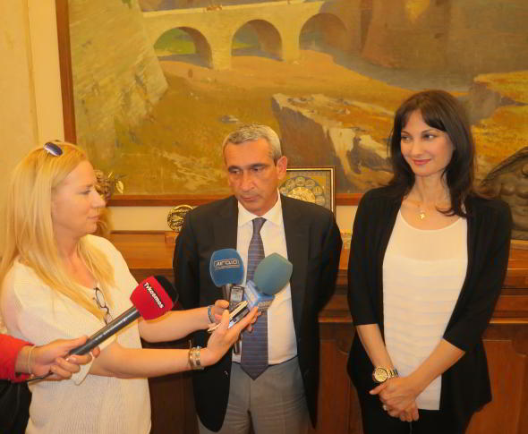 07/05/2015: Τη Ρόδο επισκέφτηκε η Έλενα Κουντουρά οπού συναντήθηκε με τον Περιφερειάρχη Ν. Αιγαίου και τον επικεφαλής της TUI group