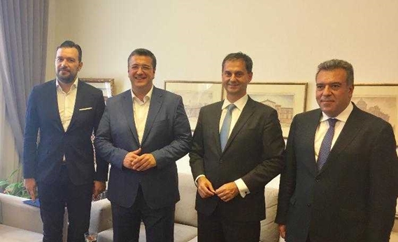 9/9/2019 : Συνάντηση του υπουργού Τουρισμού, κ. Χάρη Θεοχάρη και του υφυπουργού κ. Μ. Κόνσολα,  με τον περιφερειάρχη Κεντρικής Μακεδονίας, Απόστολο Τζιτζικώστα.