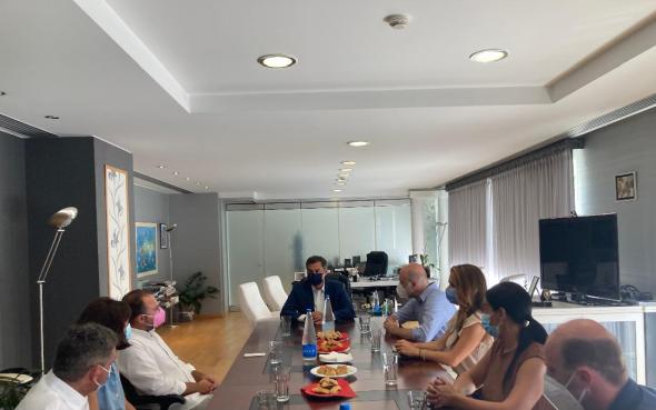 16/08/2021 – Συνάντηση του Υπουργού Τουρισμού, κ. Χάρη Θεοχάρη, με εκπροσώπους του τουριστικού κλάδου από την Αιδηψό