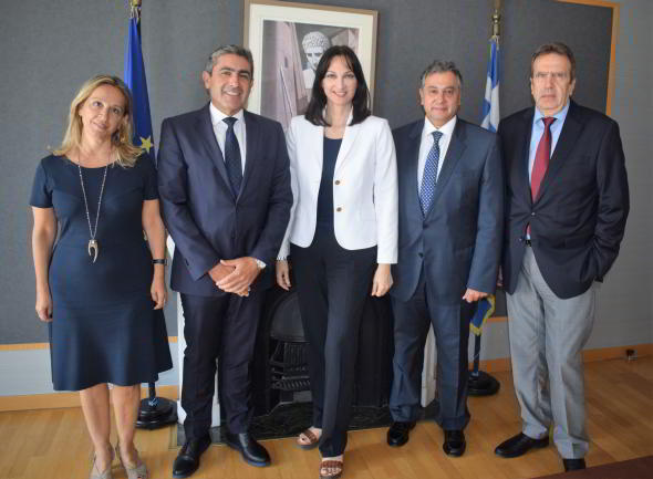 29/08/2018: Συνάντηση της Υπουργού Τουρισμού κ. Έλενας Κουντουρά με τον Πρόεδρο κ. Βασίλη Κορκίδη και το Προεδρείο της ΕΣΕΕ για τη σύνδεση τουρισμού-εμπορίου με στόχο ακόμη μεγαλύτερα οφέλη για τις μικρομεσαίες επιχειρήσεις