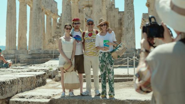 29/09/2020 – «On sourit pour la photo»: Η γαλλική ταινία που υμνεί το ελληνικό καλοκαίρι – Τα γυρίσματα πραγματοποιήθηκαν με την υποστήριξη του ΕΟΤ σε Αττική και Αίγινα