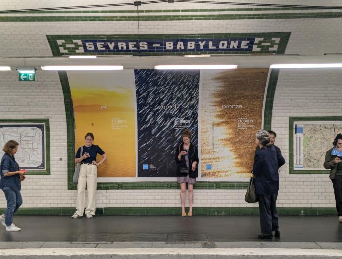 Διαφημιστική καμπάνια ΕΟΤ Γαλλίας: Γέμισαν Ελλάδα οι δρόμοι και το μετρό του Παρισιού