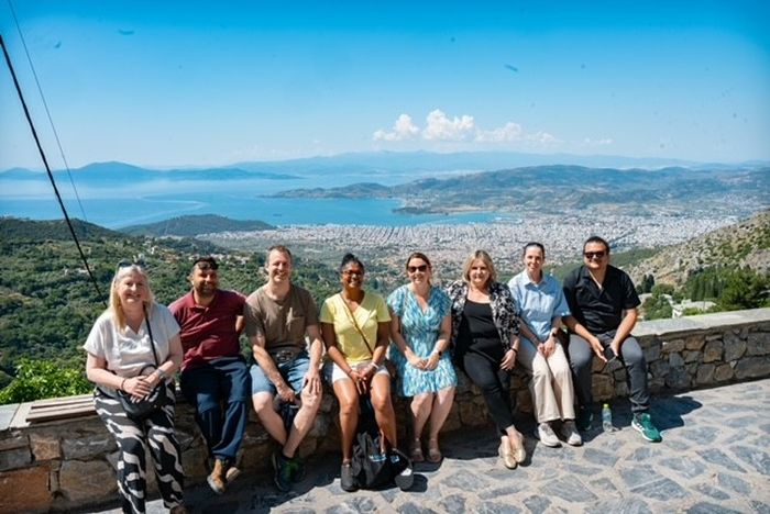 Μεγάλοι ΤΟs από Ολλανδία και Βέλγιο ανακαλύπτουν τη Θεσσαλία τη Θάσο την Αθήνα τον Αργοσαρωνικό και τη Σαντορίνη